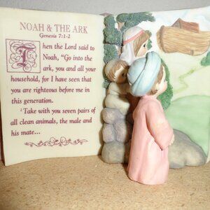 Precious Moments Ceramic Bible Story Figurine-1998 –Noah's ARK Open Bible Story-